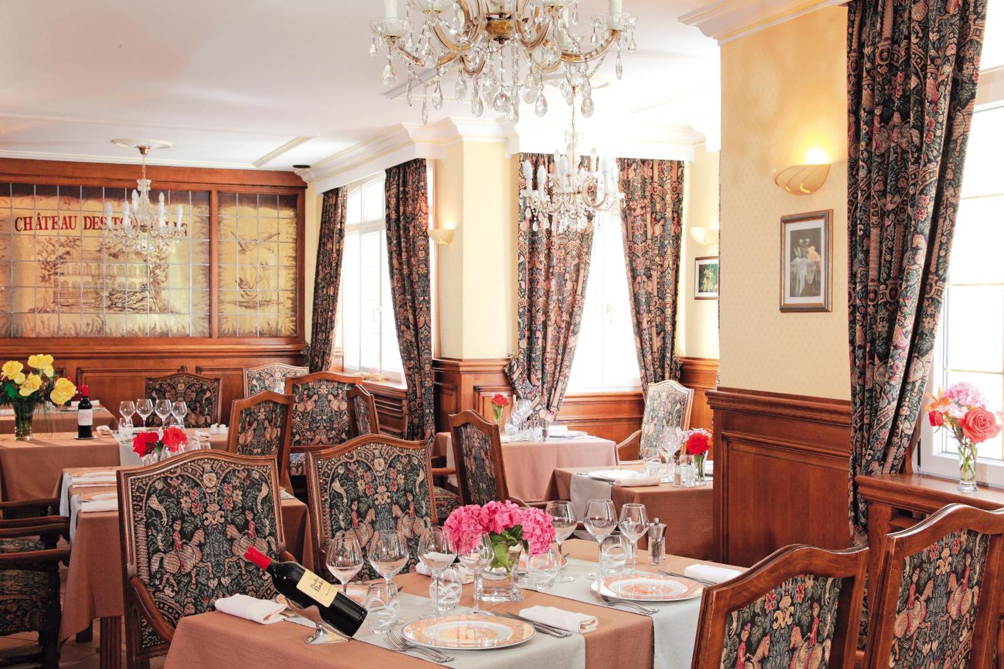 Logis Hotel & Restaurant - Le Chateau Des Tourelles 3 Etoiles Le Wast Eksteriør billede