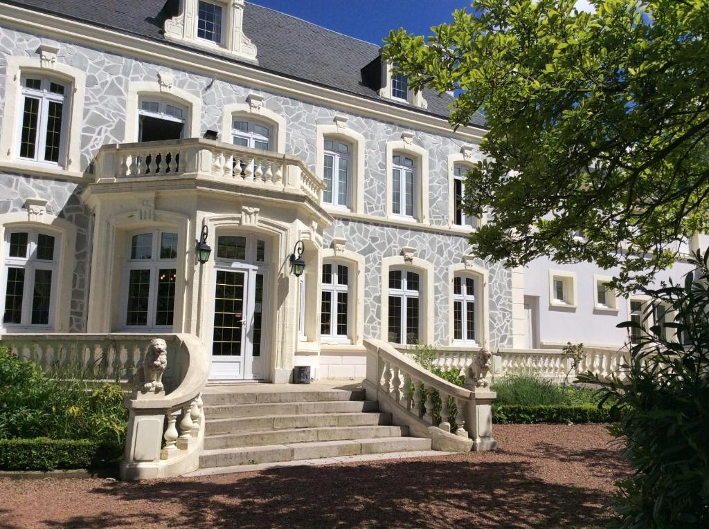 Logis Hotel & Restaurant - Le Chateau Des Tourelles 3 Etoiles Le Wast Eksteriør billede