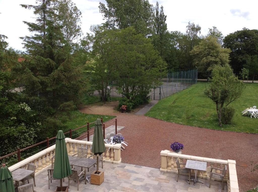Logis Hotel & Restaurant - Le Chateau Des Tourelles 3 Etoiles Le Wast Eksteriør billede